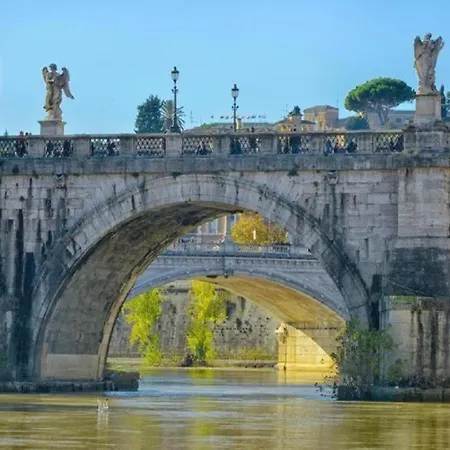 Deluxe Vatican بيت ضيافة 2*